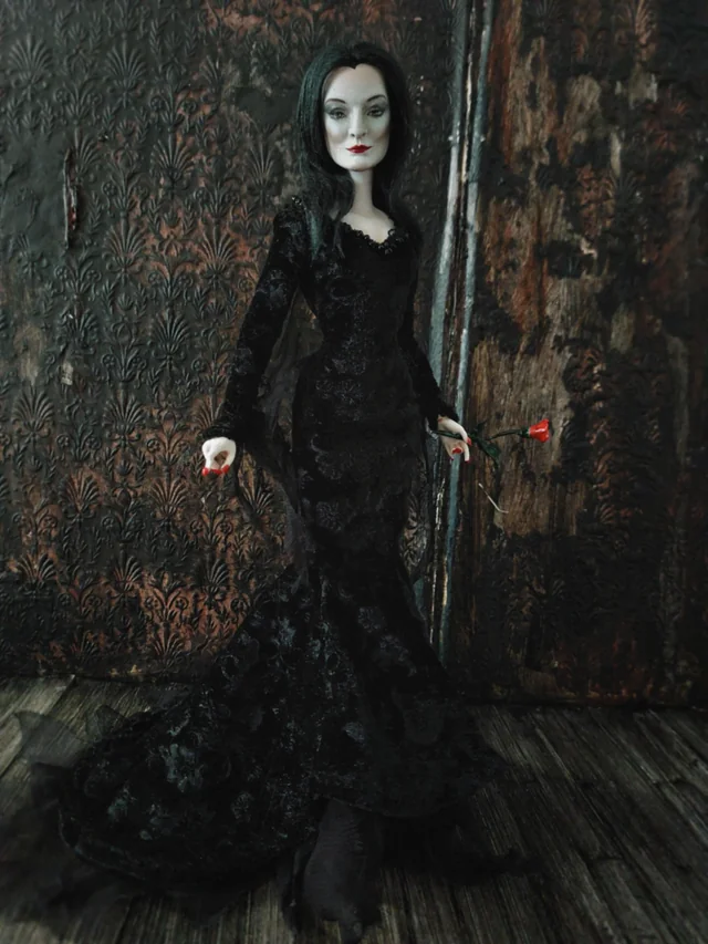 Mortissia_Doll: A Digital Persona Shaping Creative Expression